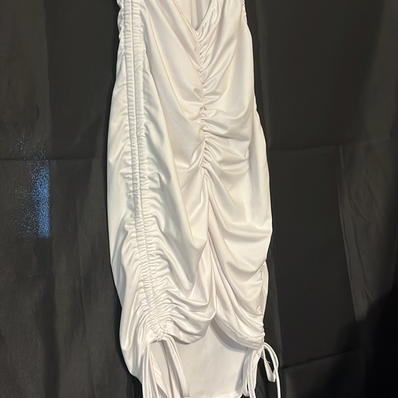 Halter top, blackless, tight white dress, scrunched butt and sided - Picture 3 of 4